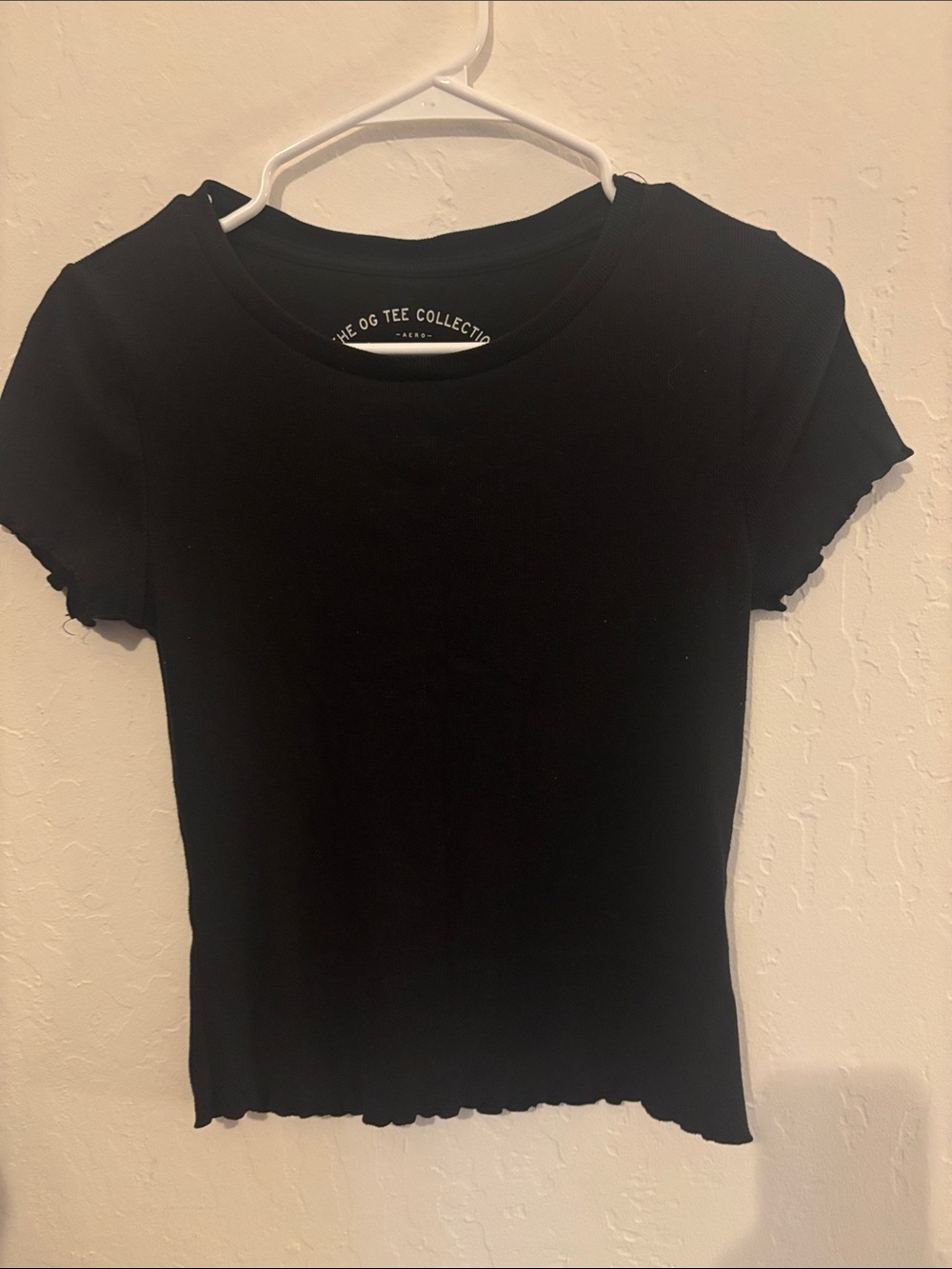 Black Ribbed Short Sleeve Tee with Lettuce Hem
